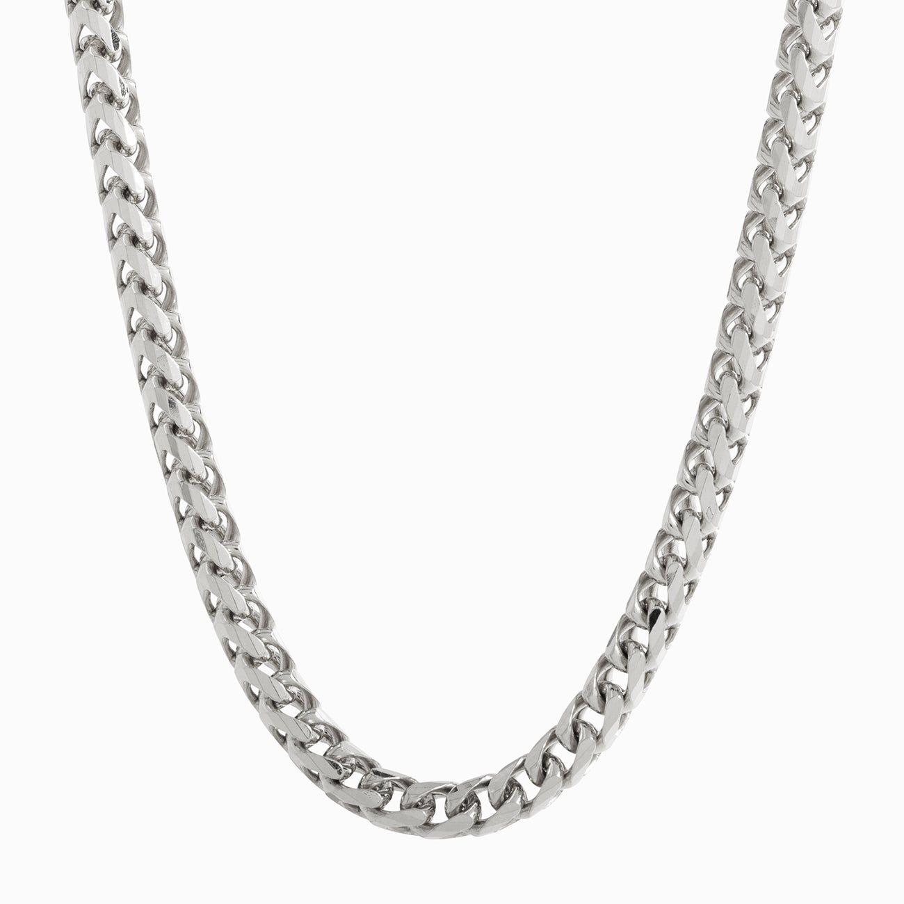 closeup of a 18 karat white gold 5mm diamond cut franco chain